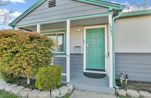 Antioch House | Elegant and Cozy Antioch Getaway- MAIN house