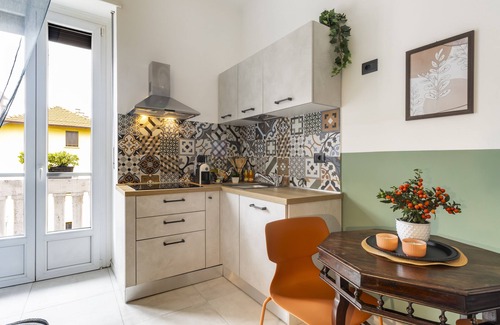 Parella Apartment | Elegant and functional suite convenient to the city center accessorized with everything