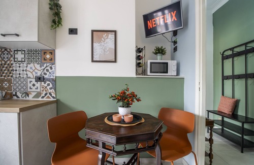 Parella Apartment | Elegant and functional suite convenient to the city center accessorized with everything