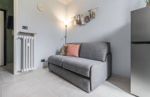 Parella Apartment | Elegant and functional suite convenient to the city center accessorized with everything