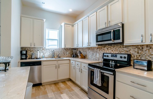 Uptown Historic District Apartment | Elegant and modern apartment in Garden District