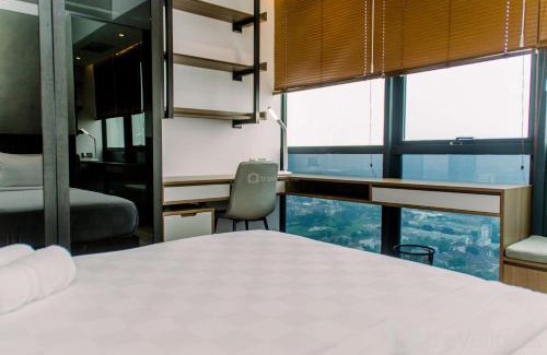 Pinang Apartment | Elegant and Nice 1BR at The Smith Alam Sutera Apartment By Travelio