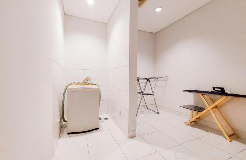 Pinang Apartment | Elegant and Spacious 2BR at Paddington Heights Apartment By Travelio