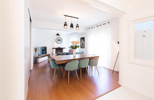 Fatima Apartment | Elegant and spacious 3 bedroom 3 bath apartment 10 mins to the Sanctuary!!