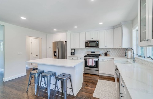 Jamesport House | Elegant and spacious North Fork home; near beaches, vineyards, farms and dining.