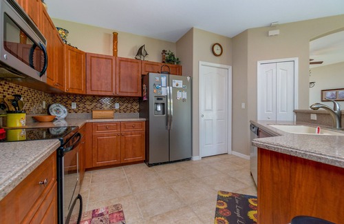 North Port House | Elegant and Spacious House - Modern Furnished Vacation Rental in North Port