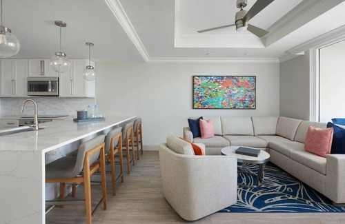 Charlotte Harbor Hotel | Elegant and Stylish One-Bedroom – Steps to Dining and Waterfront Trails