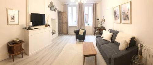 Tournon-sur-Rhone Apartment | Elegant Apartment in Historic Center of Tournon