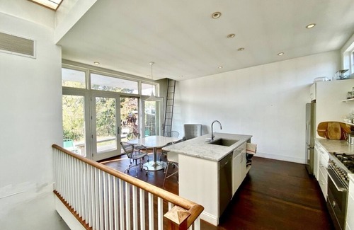 Boerum Hill Apartment | Elegant apartment on Brooklyn's bustling Smith Street.