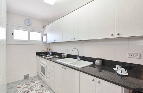 Arenys de Mar Apartment | Elegant apt. p/4 pax 1 min from the beach with Wi-Fi