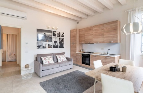 Padova Apartment | Elegant Apt W/Parking &1 min walk from Tram stop!