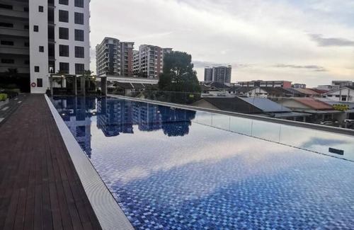 Kuching Apartment | Elegant Armadale Homestay With Pool at Galacity