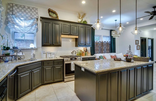 Highlands - Perkins House | Elegant Baton Rouge Home w/Yard ~ 3 Mi to LSU!