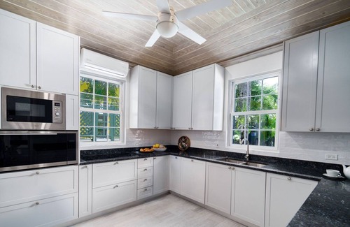 Reeds Bay House | Elegant Beachfront Villa - Martangie