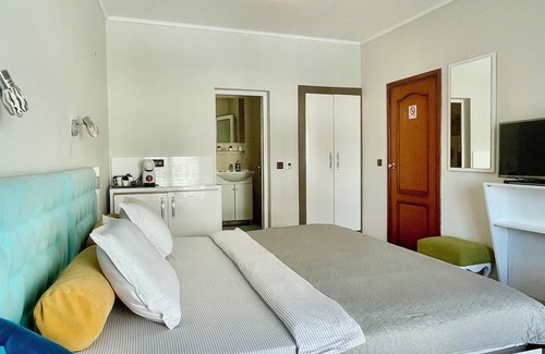 Burgas Bed & Breakfast | Elegant bed & breakfast in wonderful Burgas with WiFi, AC