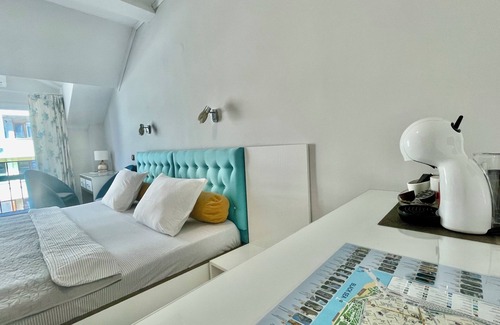 Burgas Bed & Breakfast | Elegant bed & breakfast in wonderful Burgas with WiFi, AC