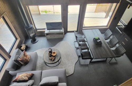 Kviteseid House | Elegant black chalet with top amenities in Vrådal