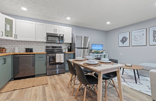 Jasper Place House | Elegant Boho Retreat ~8 mins to WEM -PATIO -AC