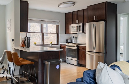 Evanston Apartment | Elegant|Brand New Remodeled|1BR|Next to Beach