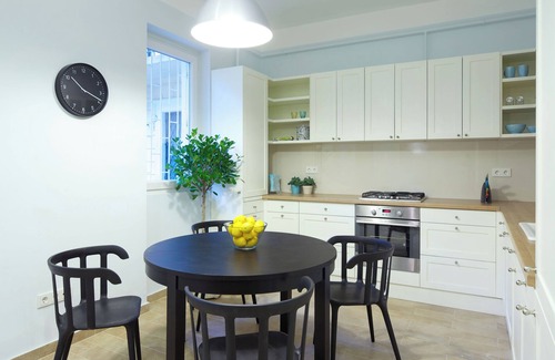 Erzsebetvaros Apartment | Elegant, But Hip 1 Bedroom Flat - Central Budapest