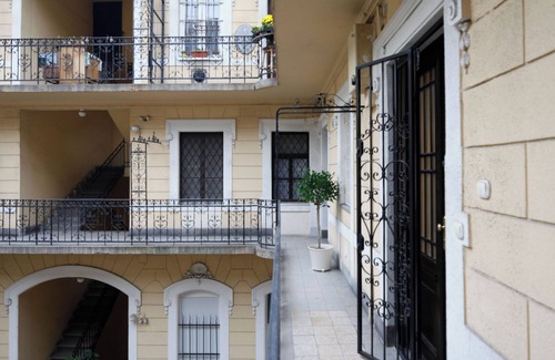 Erzsebetvaros Apartment | Elegant, But Hip 1 Bedroom Flat - Central Budapest