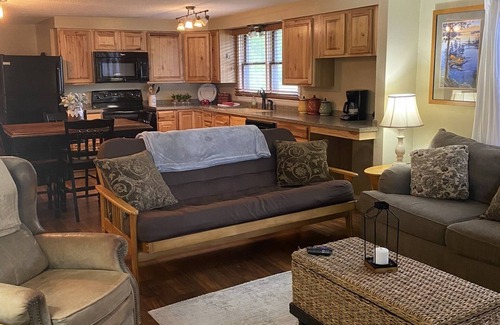 Lebanon House | Elegant Cammi’s Retreat in the perfect location