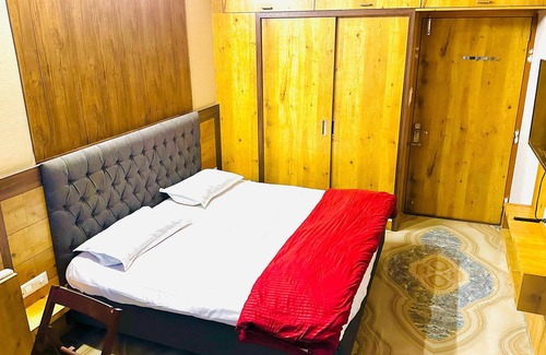 Jaipur District Hotel | Elegant City Escape - Premium Stay w/Kitchen & OTT- 102