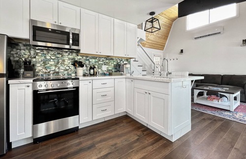 Canyon Lake Cabin | Elegant Country Cabin in Canyon Lake! Only 5 minutes from the lake and river!