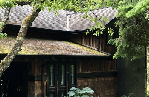 Roberts Creek House | Elegant country living at its best!