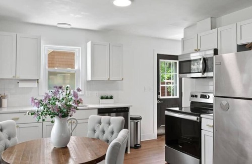 Crystal House | Elegant💜Cozy 4BR/2BA⭐️7 Comfy Beds🛌