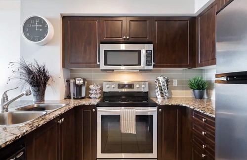 Fort York Apartment | Elegant Downtown Oasis with City and Lake Views Plus Parking