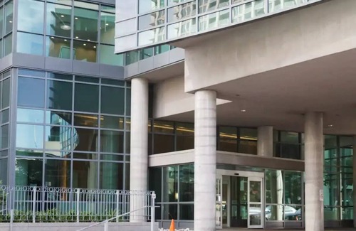 Fort York Apartment | Elegant Downtown Oasis with City and Lake Views Plus Parking