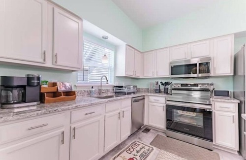 Central West End House | Elegant Entire Home Near Fox Theatre & Universities @ Prime CWE Location!