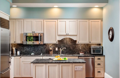 Bahama Village House | *ELEGANT ESCAPE @ THE ANNEX* Lavish Private Home & Pool + LAST KEY SERVICES…