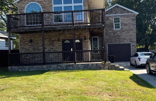 Bedford House | Elegant Estate is close to , UT, MudHens, Inverness and Highland Meadows Golf.