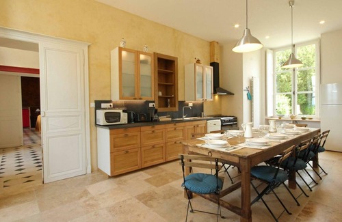 Bellavilliers Cottage | Elegant Estate with Park, Playground, and Farm Animals – Modern Comfort in a Historic Setting