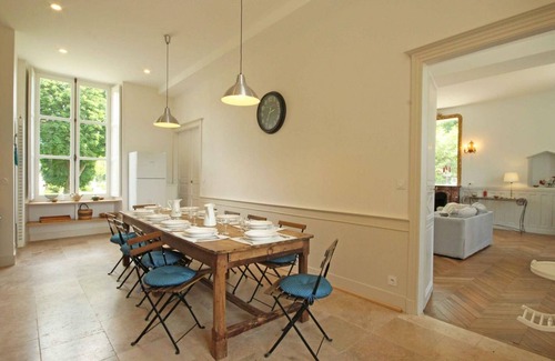 Bellavilliers Cottage | Elegant Estate with Park, Playground, and Farm Animals – Modern Comfort in a Historic Setting