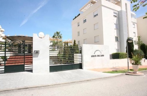 Marbella Apartment | ELEGANT FLAT FOR A HOLIDAY TO REMEMBER IN THE HEART OF MARBELLA’S GOLDEN MILE