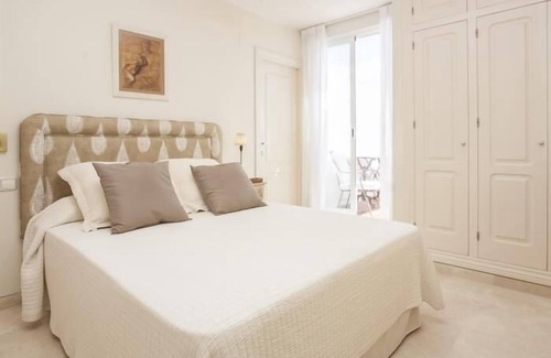 Marbella Apartment | ELEGANT FLAT FOR A HOLIDAY TO REMEMBER IN THE HEART OF MARBELLA’S GOLDEN MILE