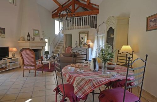 Saint-Mathieu-de-Treviers Villa | Elegant house with swimming pool in H rault