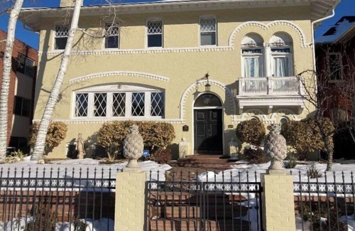 Cheesman Park Apartment | Elegant Garden-Level Apt, Beautiful Marble Spa Bath, City Center! 96 Walk Score!