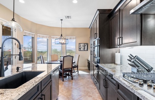Estrella Mountain Ranch House | Elegant GOLF COURSE Retreat w/private CASITA! Pool/Hot Tub*WiFi*Putting Green