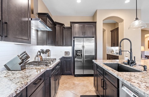 Estrella Mountain Ranch House | Elegant GOLF COURSE Retreat w/private CASITA! Pool/Hot Tub*WiFi*Putting Green