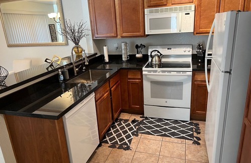 Paradise Valley Village Condo | Elegant golf course townhouse
