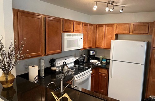 Paradise Valley Village Condo | Elegant golf course townhouse