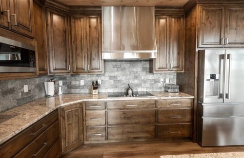 Ashton Cabin | Elegant Grand Cabin w/Hot Tubn