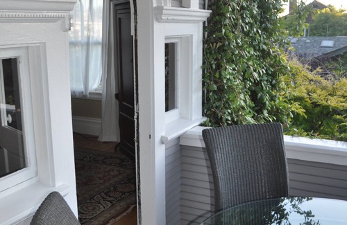 Elmwood House | Elegant Historic Edwardian 8 blocks to UC Berkeley campus! 97 Walkscore!