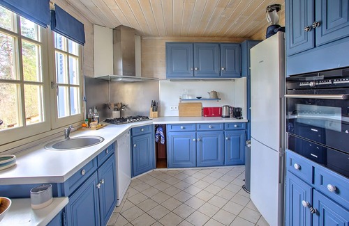 Sainte-Alvere Villa | Elegant Holiday Home in Truffle Village with Heated Pool, Zipline + Trampoline.