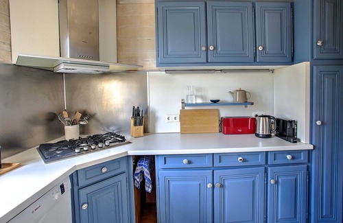Sainte-Alvere Villa | Elegant Holiday Home in Truffle Village with Heated Pool, Zipline + Trampoline.