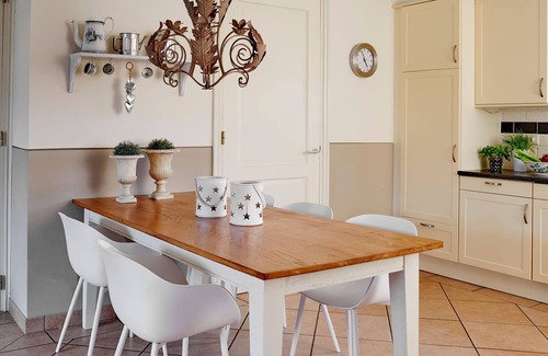 Schafelt House | Elegant Holiday Home in Baarlo with Garden